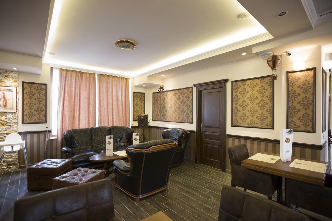 Hotel Aviator Boutique Отопени Экстерьер фото